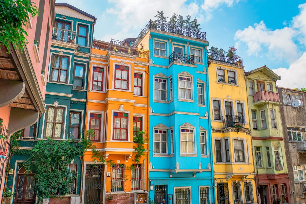 İstanbul’un en eski yerleşimlerinden biri olan Balat, tarihi ve kültürel yapıdan oldukça zengin bir semttir.