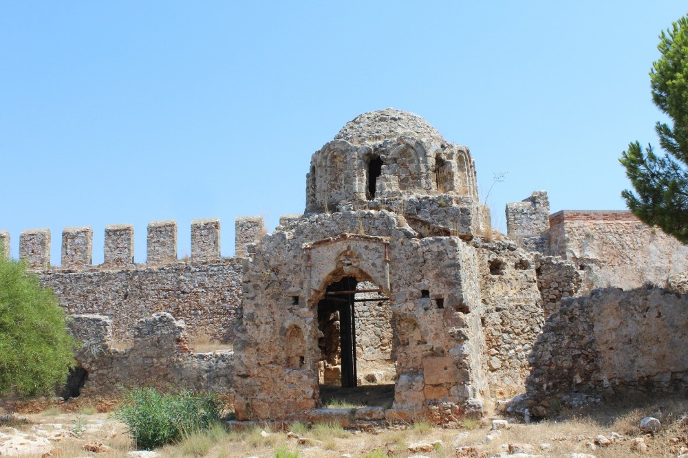 Antalya’nın tarihi yapılarca zengin olması, bir üniversite öğrencisinin sahip olabileceği en büyük fırsatlardandır. 