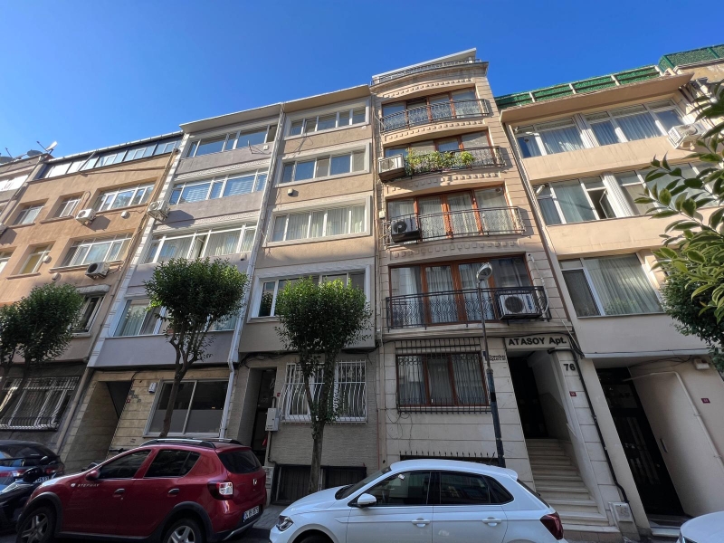 For sale Nişantaşı flat with 2 bedrooms next to American Hospital